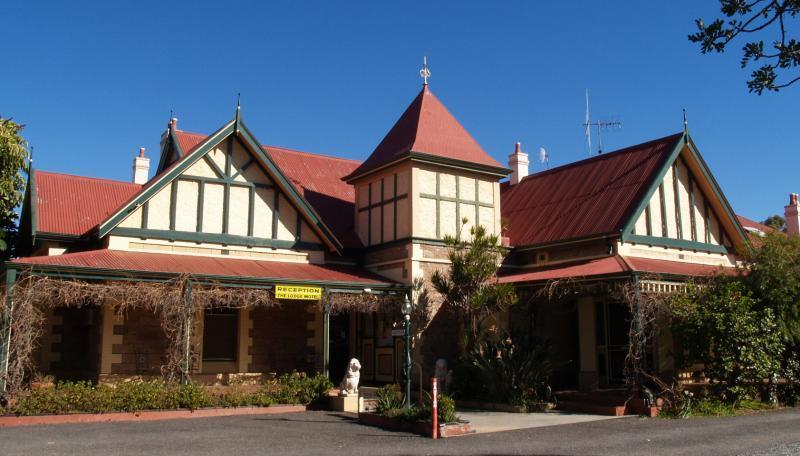 ברוקן היל The Lodge Outback Motel מראה חיצוני תמונה